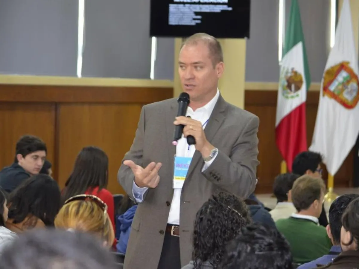 formacion-especializada-Victor-Sañudo-Diez-Quiropractico-en-Veracruz